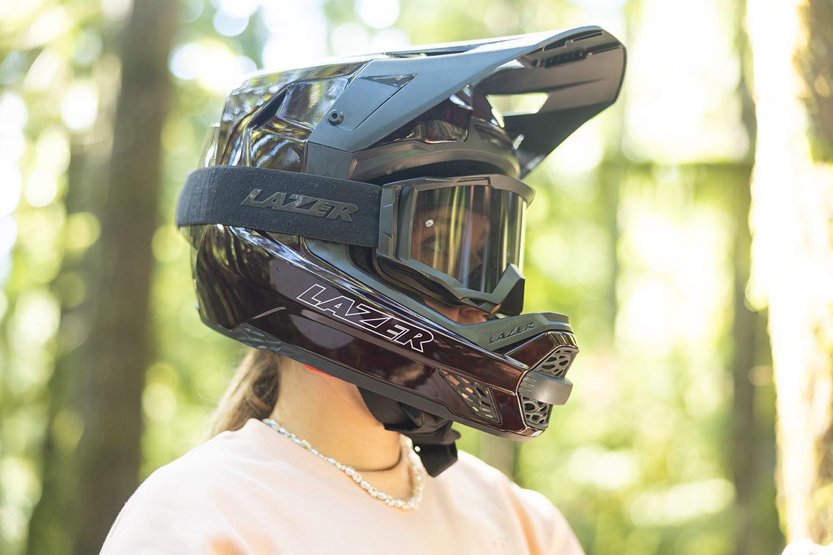 lazer armor helmet sport Z1 Kineticore Large White providing 5 Lazer Sport Victor - Pedal